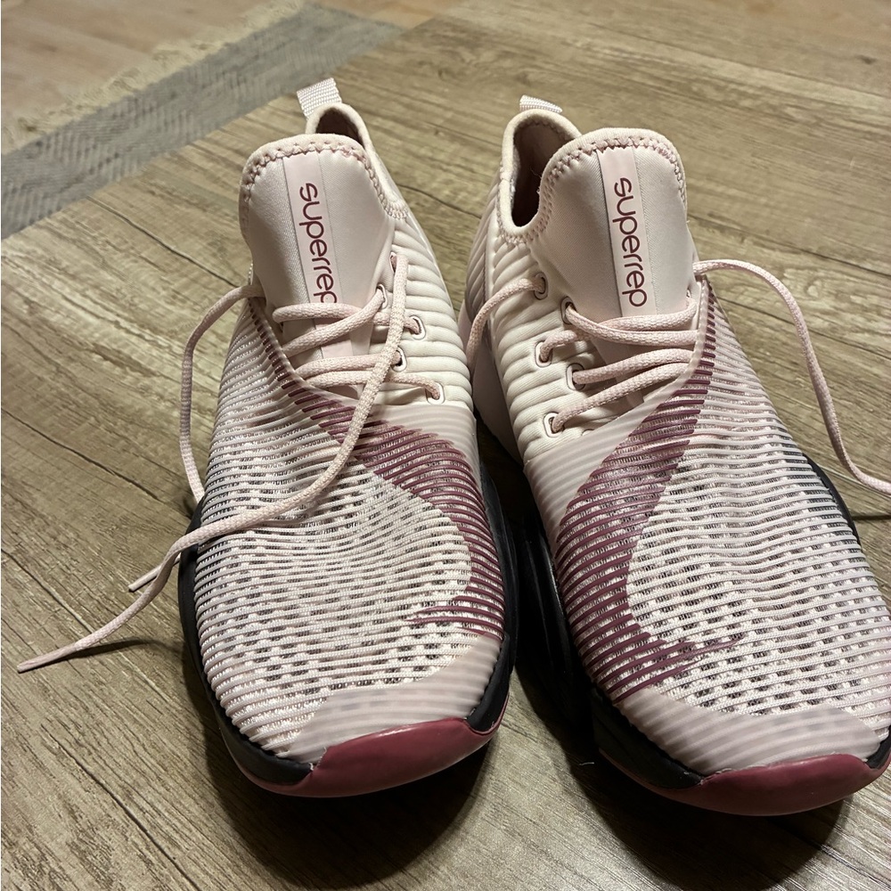 Nike Women’s Light Pink and Burgundy Athletic Training Shoes - Picture 4 of 9